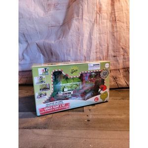Grinch dr seuss bump & go car series train A20809